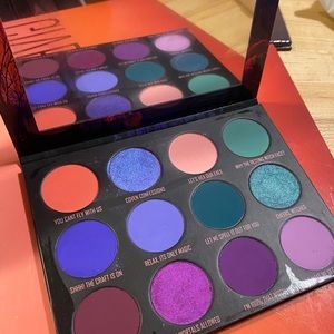 Give me Glow Cosmetics bad witch club palette
